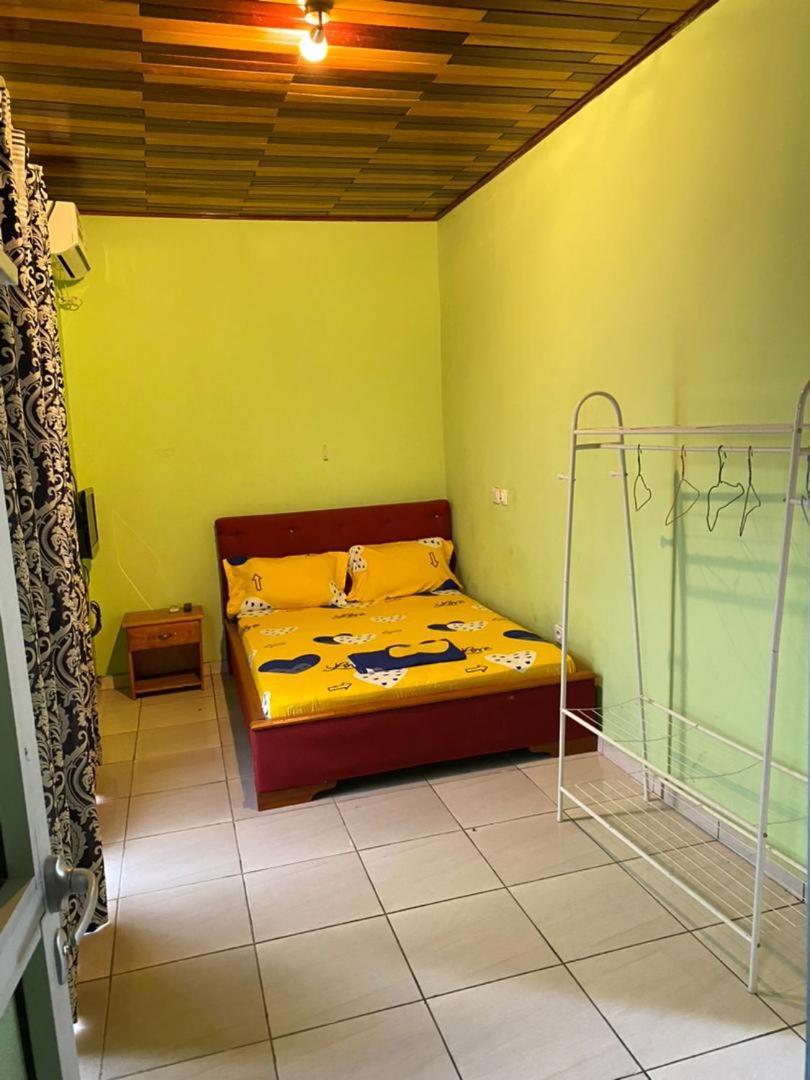 Cave Royale - Chambres-Studios-Apparts Meubles - Logpom Hopithal Des Soeurs Apres Camara Laye Douala Buitenkant foto